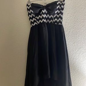 Strappless Low high dress.